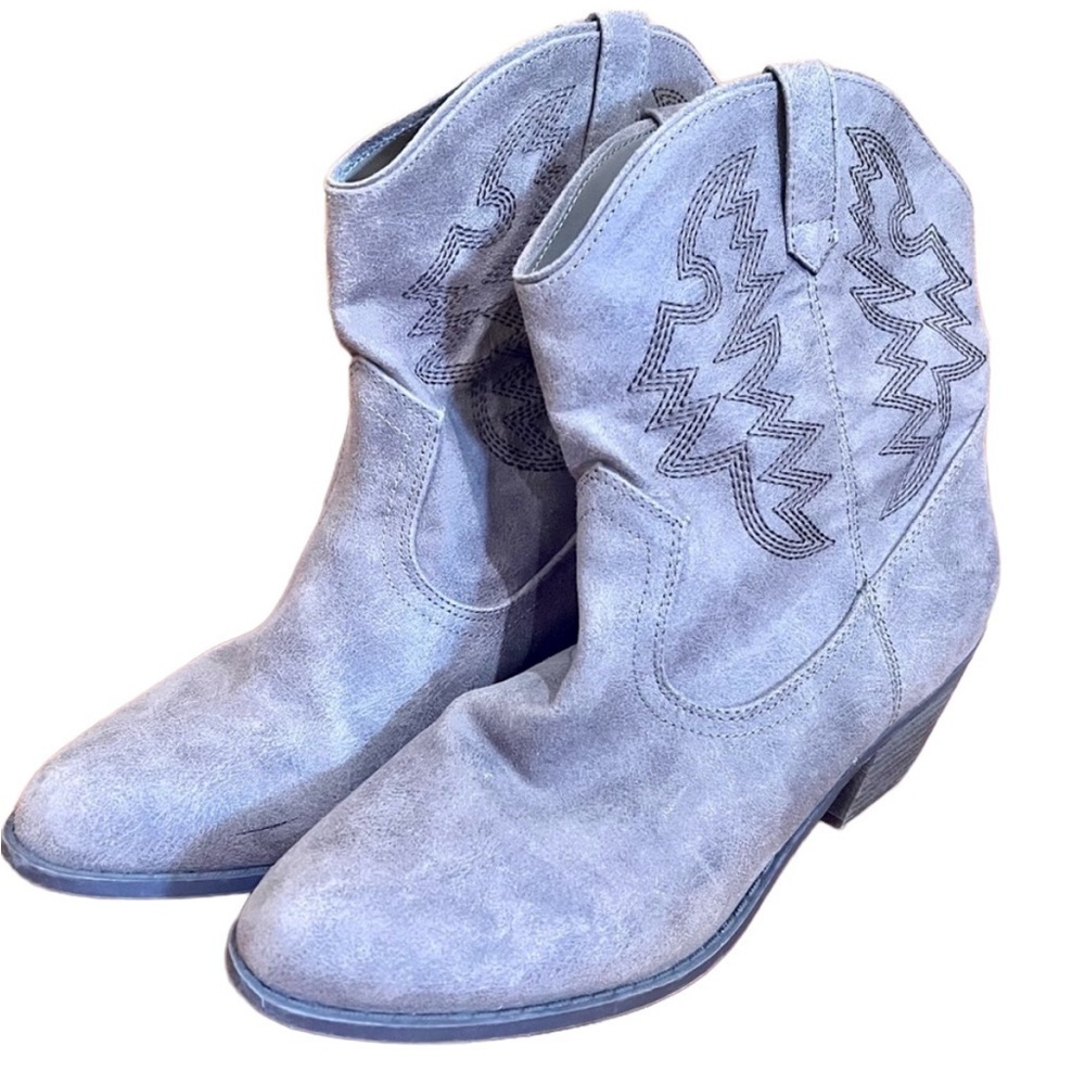 Fergalicious | Gray Suede | Ankle Cowboy Boots | Size: 9